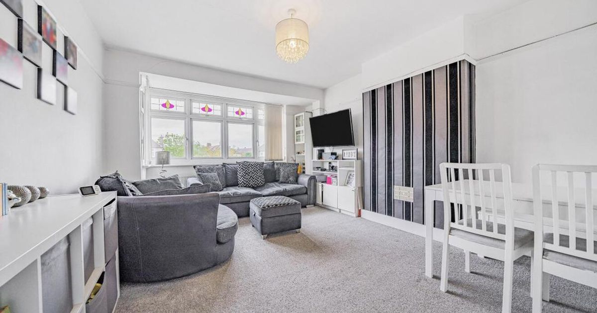 2 bedroom Flat for sale in Cannon Hill Lane, Raynes Park SW20 (For sale) KFH