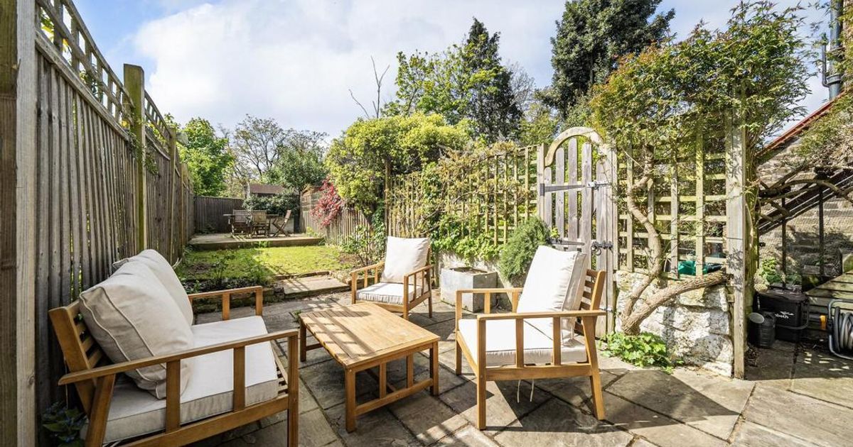 2 bedroom Flat for sale in Amesbury Avenue, Streatham SW2 (Under offer