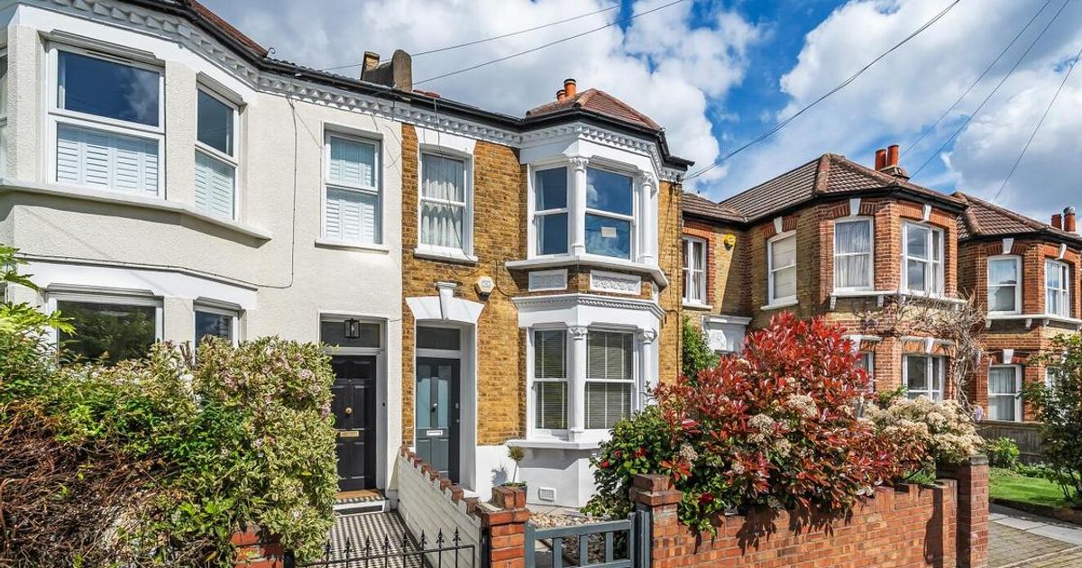 4 bedroom House for sale in Brenda Road, Balham SW17 (Contracts