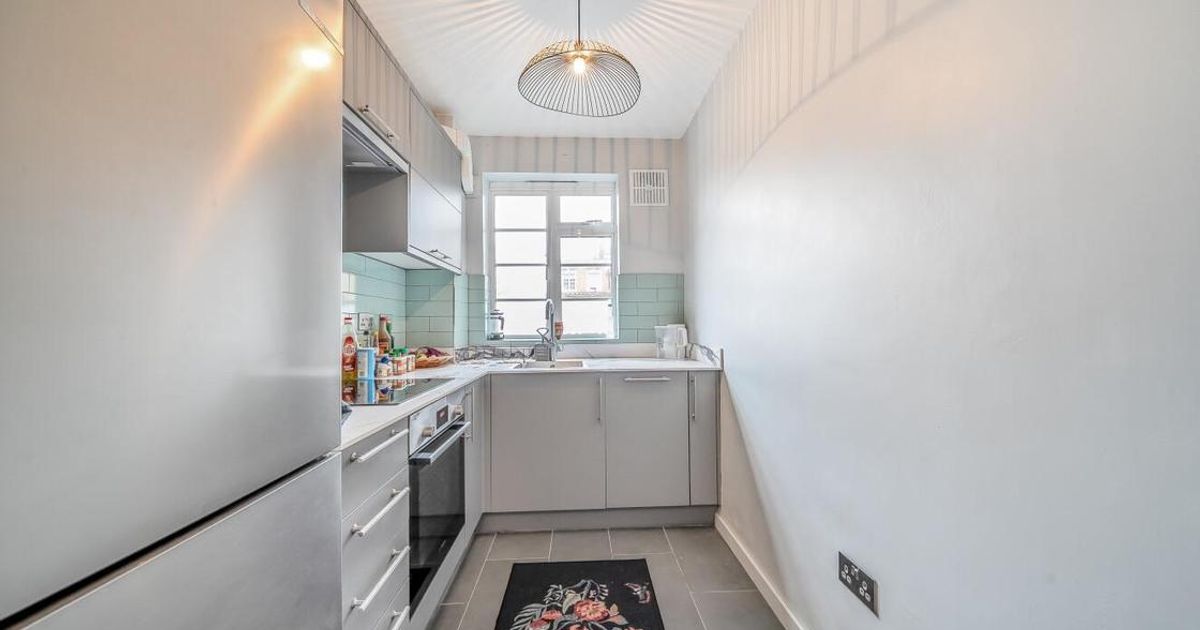 2 bedroom Flat for sale in Streatham High Road, Streatham SW16 (For