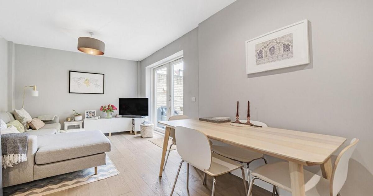 2 bedroom Flat for sale in Longmans Mews, Raynes Park SW20 (For sale) KFH