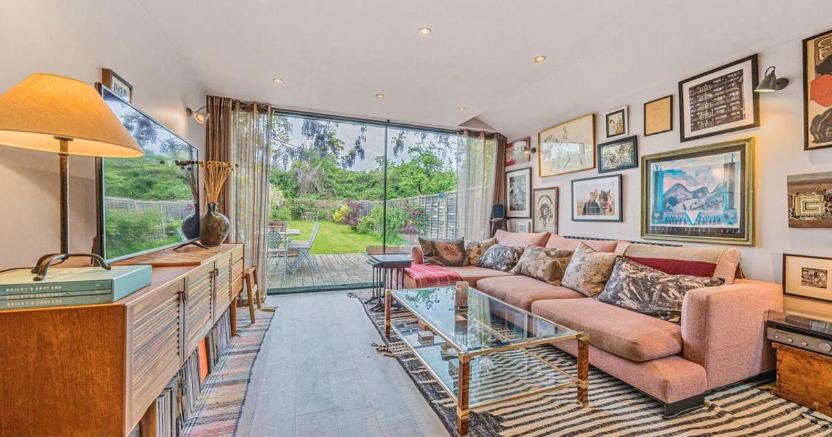 3 bedroom Flat for sale in Earlsfield Road, Earlsfield SW18 (Under offer) KFH