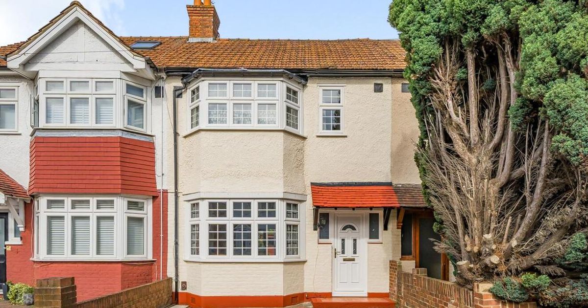 3 bedroom House for sale in Byron Avenue, Raynes Park KT3 (For sale) KFH