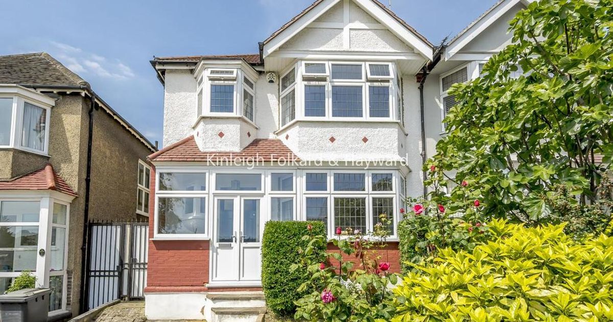 3 bedroom House for sale in Bethune Avenue, Friern N11 (For sale