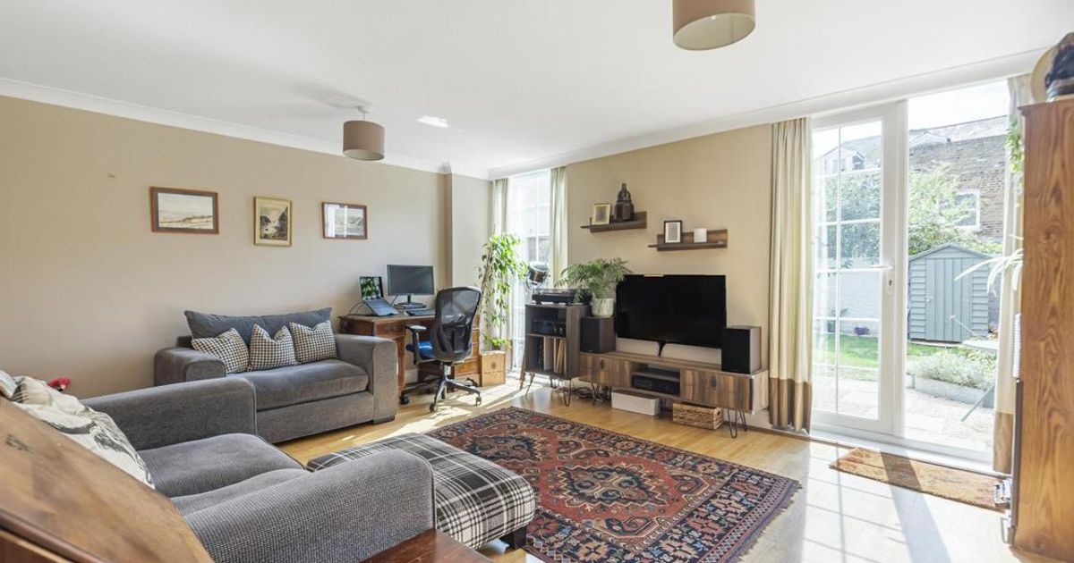 3 bedroom House for sale in Hanson Close, Balham SW12 (Under offer) KFH