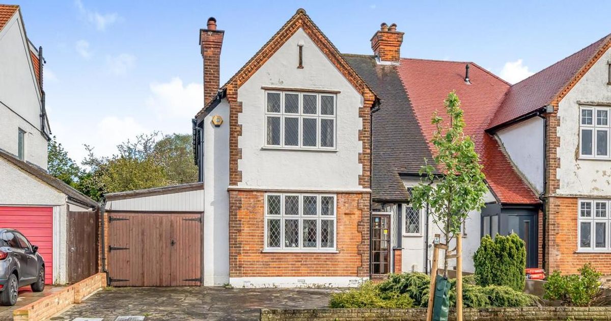 3 bedroom House for sale in The Grove, West Wickham BR4 (Under offer) KFH