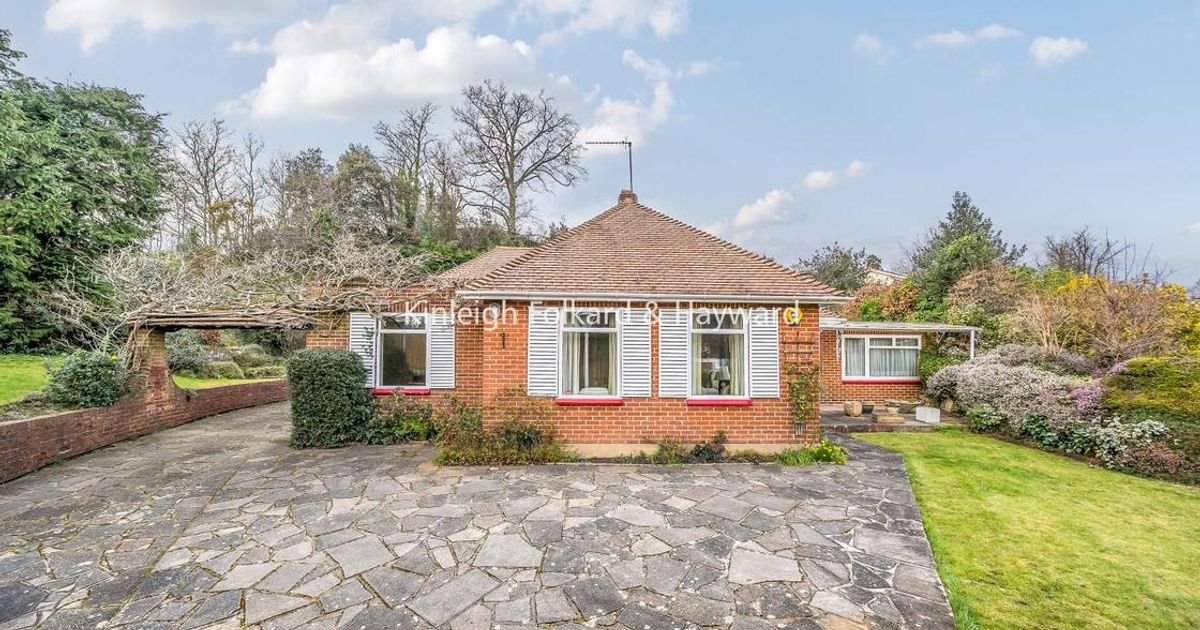 3 bedroom House for sale in Elmstead Lane, Chislehurst BR7 (Under offer