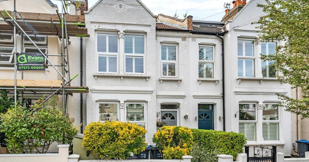 4 bedroom House for sale in Havelock Road, Wimbledon SW19 (Under offer