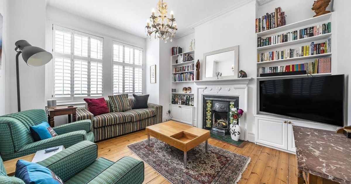 3 bedroom Flat for sale in Stapleton Road, Tooting Bec SW17 (Under