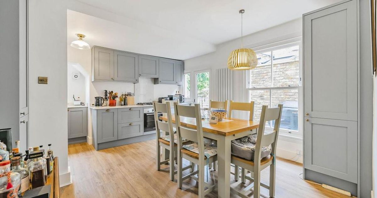 2 bedroom Flat for sale in Glenfield Road, Balham SW12 (For sale) KFH