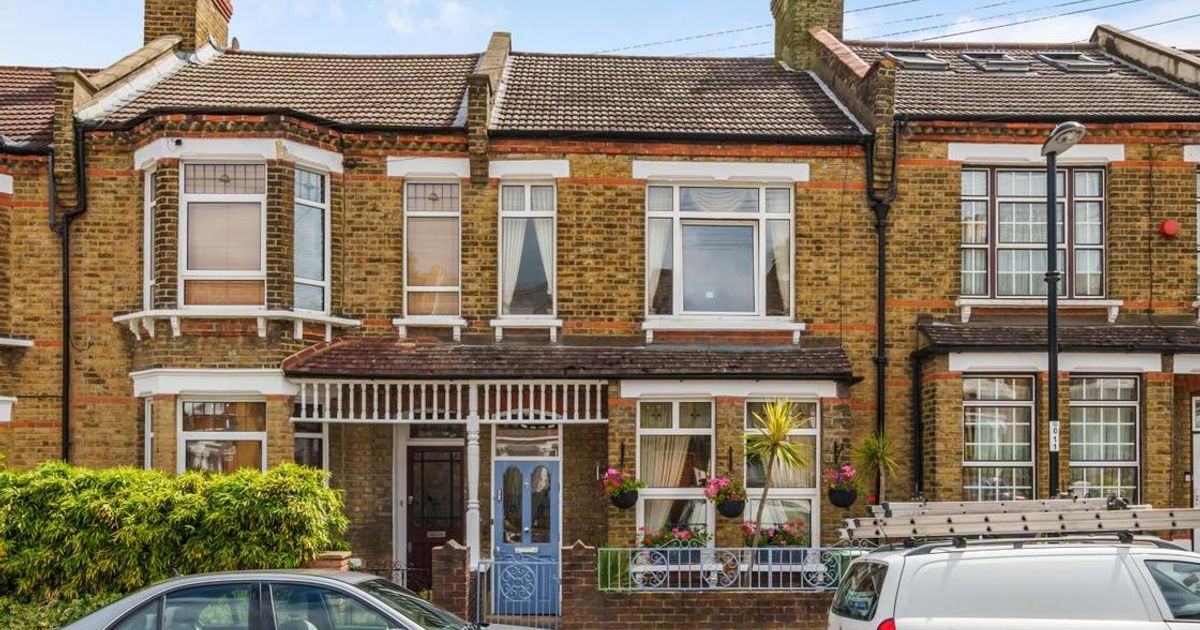 3 bedroom House for sale in Knighton Park Road, Sydenham SE26 (Under
