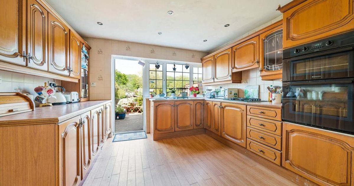 5 bedroom House for sale in Queensway, West Wickham BR4 (For sale) KFH