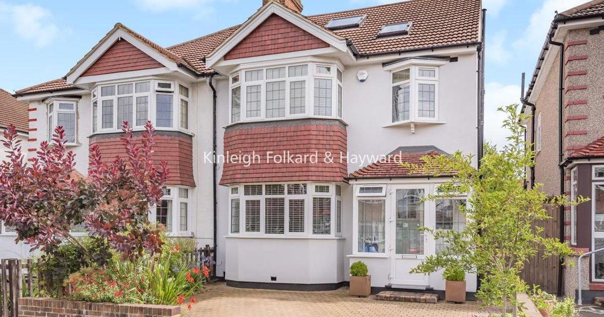 5 bedroom House for sale in Sherwood Way, West Wickham BR4 (For sale) KFH