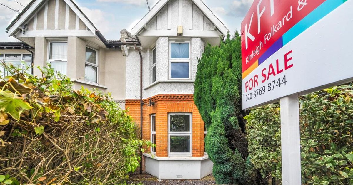 2 bedroom Flat for sale in Thornton Avenue, Streatham SW2 (Under offer