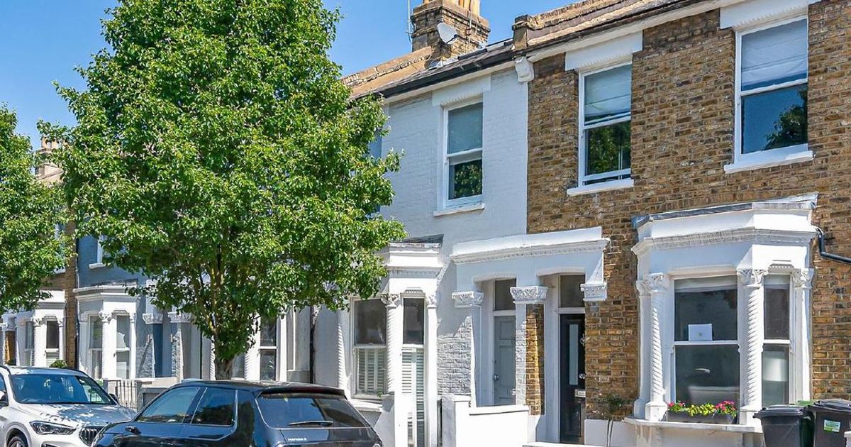 3 bedroom House for sale in Pursers Cross Road, Fulham SW6 (Under offer