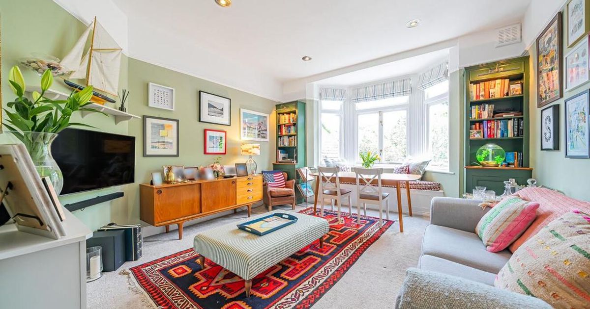 2 bedroom Flat for sale in Valley Road, Streatham SW16 (Under offer) KFH
