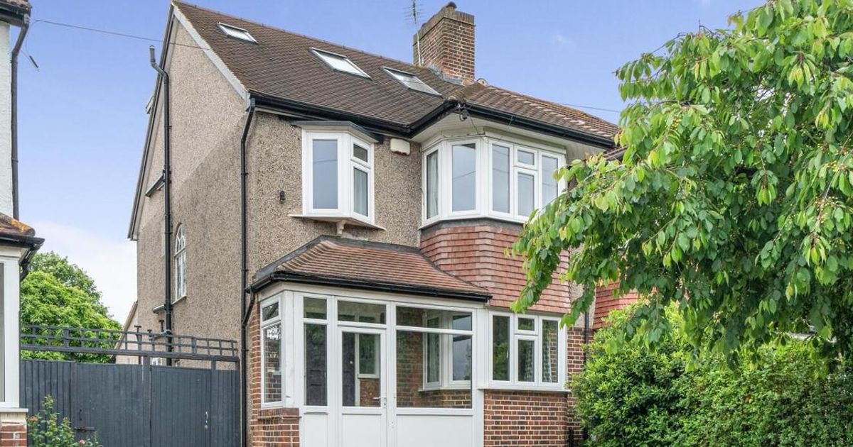 4 bedroom House for sale in Bolderwood Way, West Wickham BR4 (Under