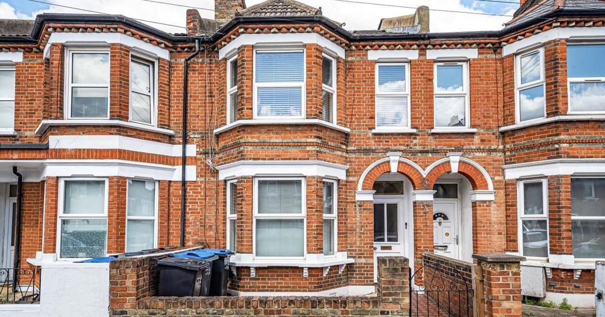 4 bedroom House for sale in Quicks Road, Wimbledon SW19 (For sale) KFH