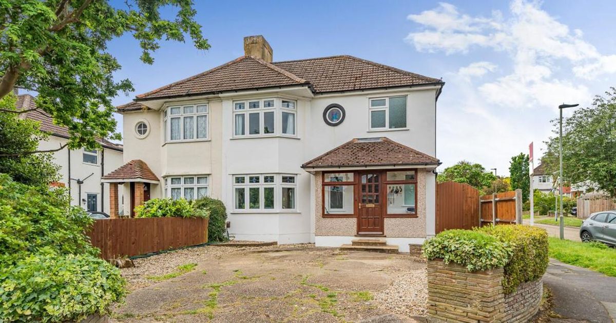 3 bedroom House for sale in Croydon Road, West Wickham BR4 (Under offer