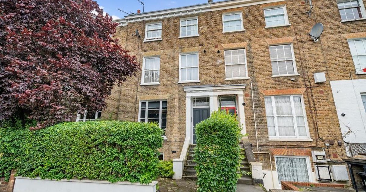 2 bedroom Flat for sale in Merton Road, Southfields SW18 (For sale) KFH