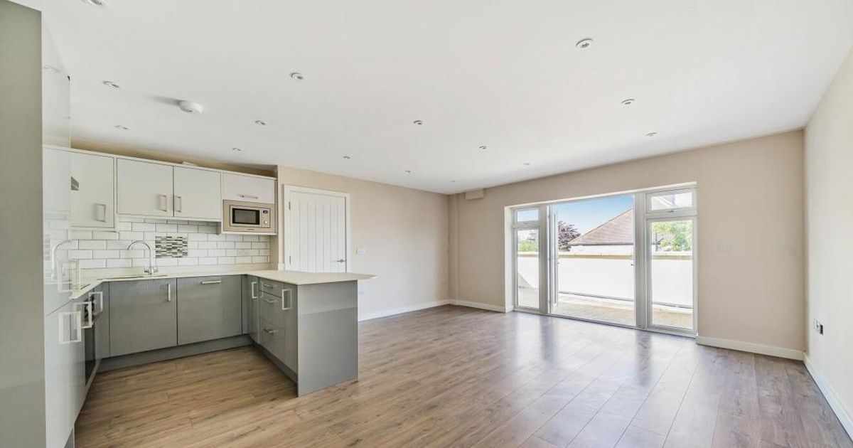 3 bedroom Flat for sale in Station Road, West Wickham BR4 (Under offer