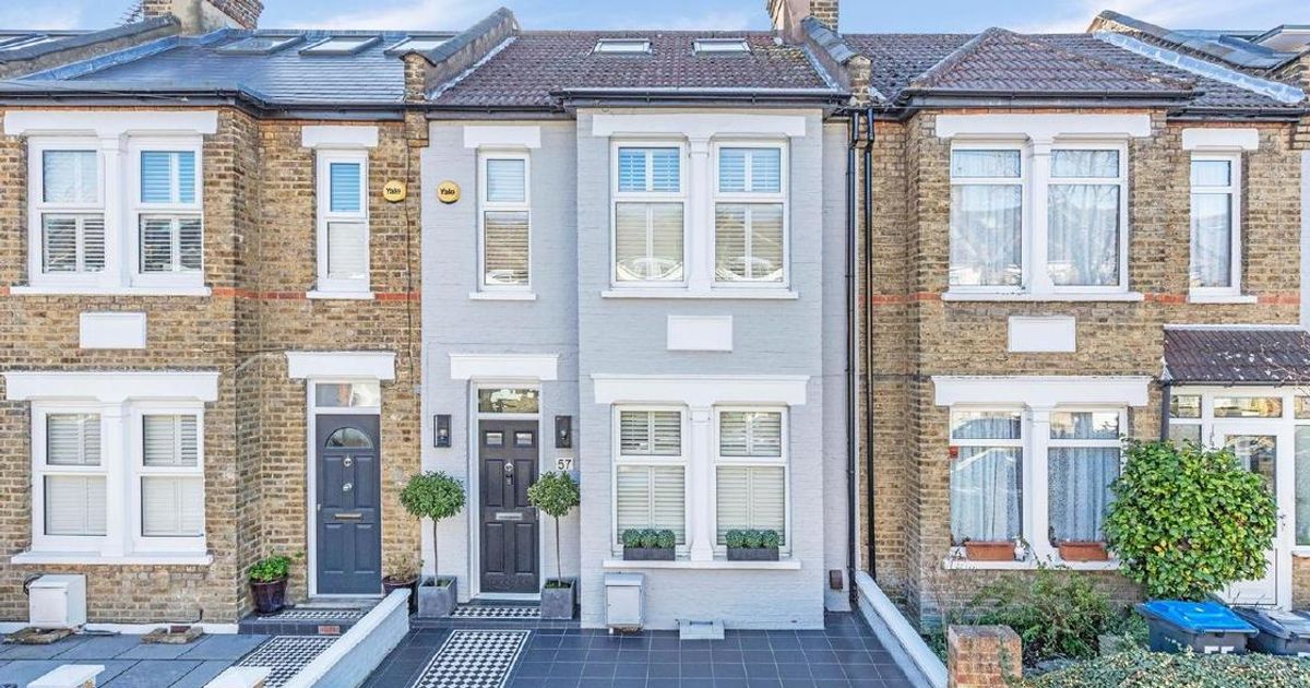 3 bedroom House for sale in Vernon Avenue, Raynes Park SW20 (Under offer) KFH