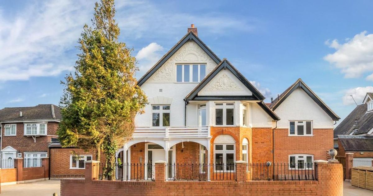 £345,000 to £1,150,000 Hawksmoor Villas for sale in Raynes Park SW20 Kinleigh Folkard and