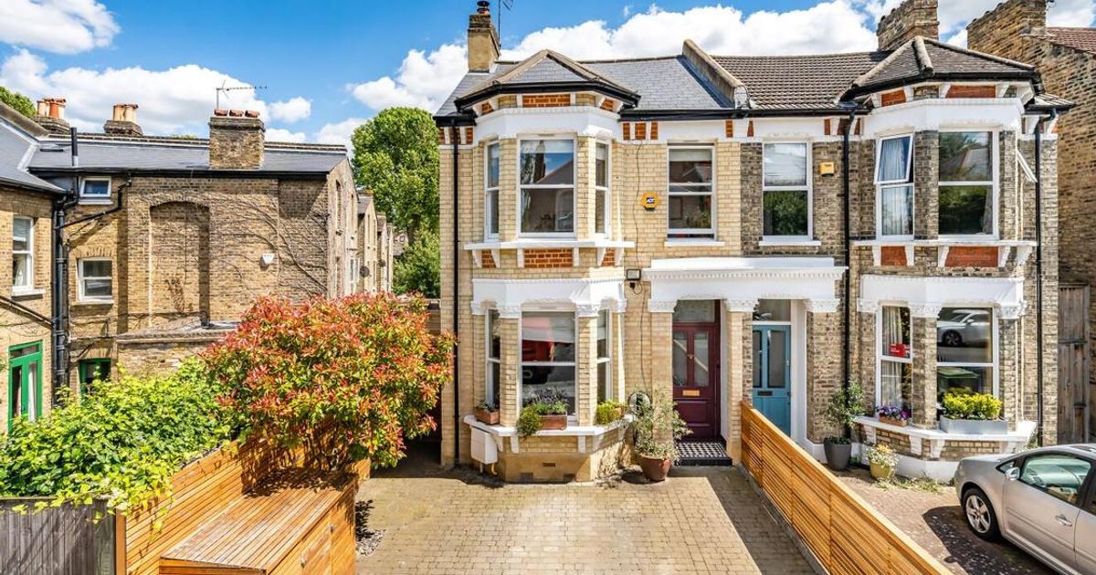4 bedroom House for sale in Upland Road, East Dulwich SE22 (Under offer