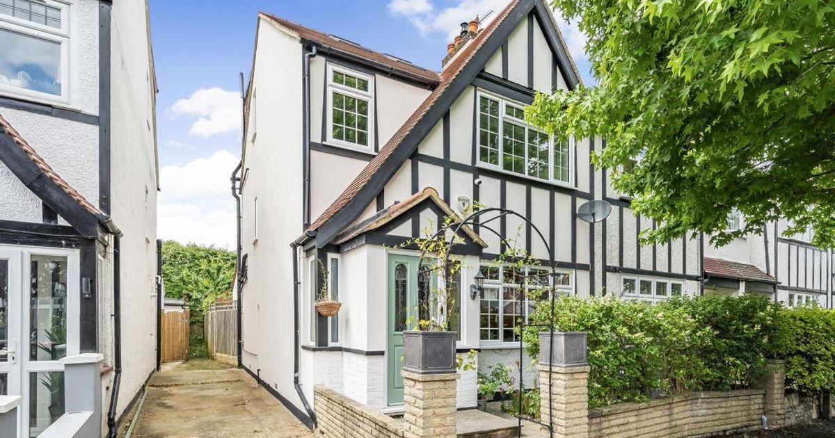 4 bedroom House for sale in The Quadrant, Wimbledon SW20 (For sale) | KFH