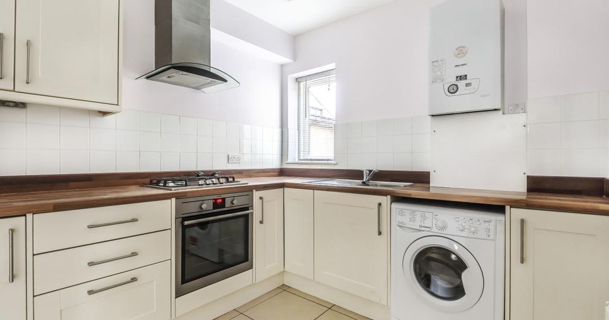 1 bedroom Flat to rent in Ravenscroft Road, Beckenham BR3 (Let) KFH