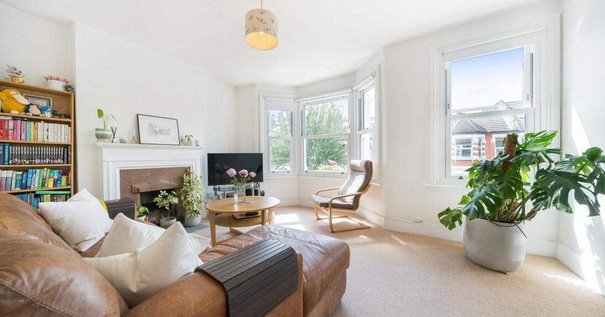 2 bedroom Flat for sale in Vanderbilt Road, Earlsfield SW18 (For sale) KFH