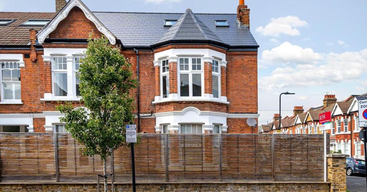 3 bedroom Flat for sale in Jeddo Road, Shepherd's Bush W12 (For sale) KFH