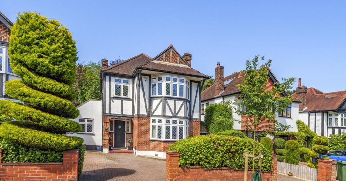 4 bedroom House for sale in Copse Avenue, West Wickham BR4 (For sale) KFH