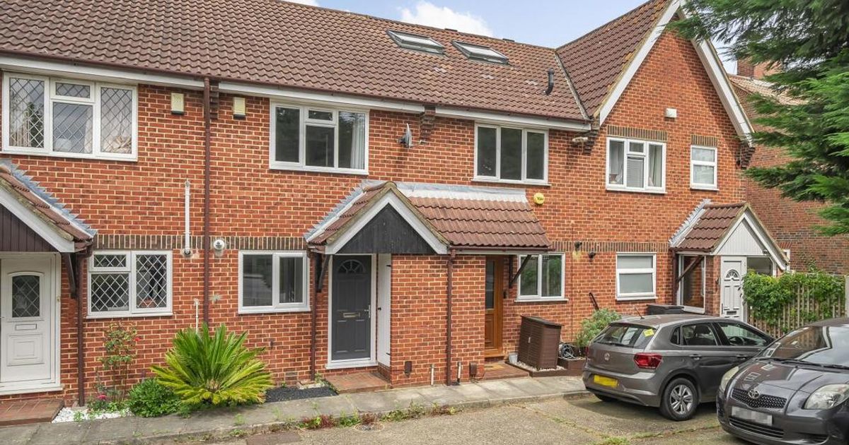 3 bedroom House for sale in Westwood Hill, Sydenham SE26 (Under offer