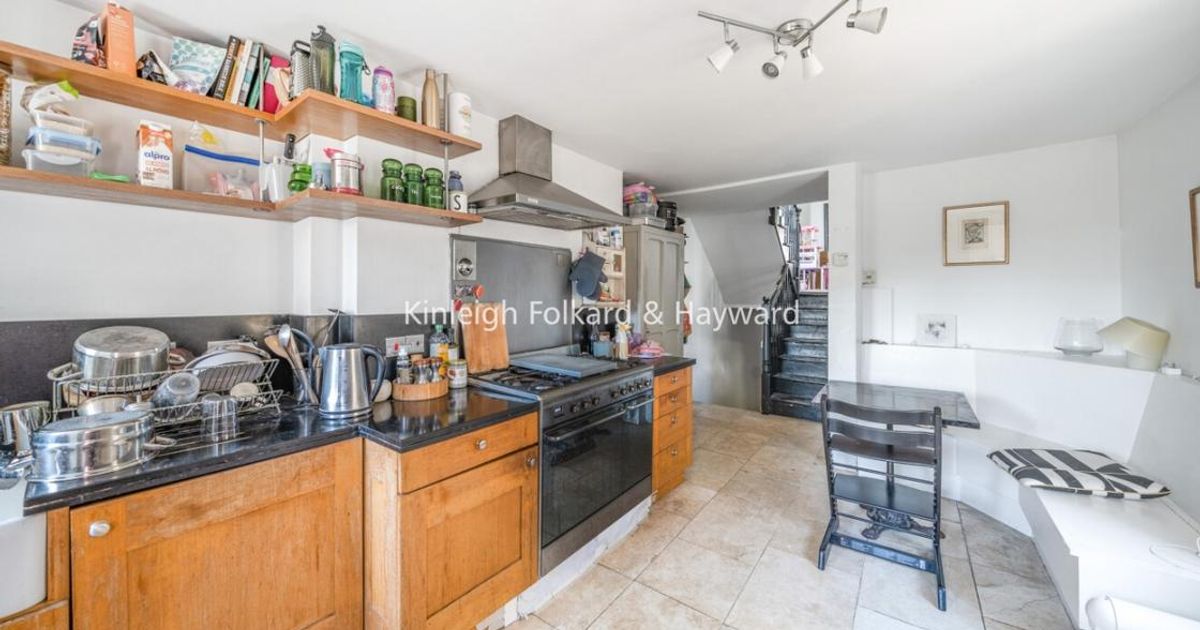 2 bedroom Flat to rent in Bonnington Square, London SW8 (Under offer) KFH