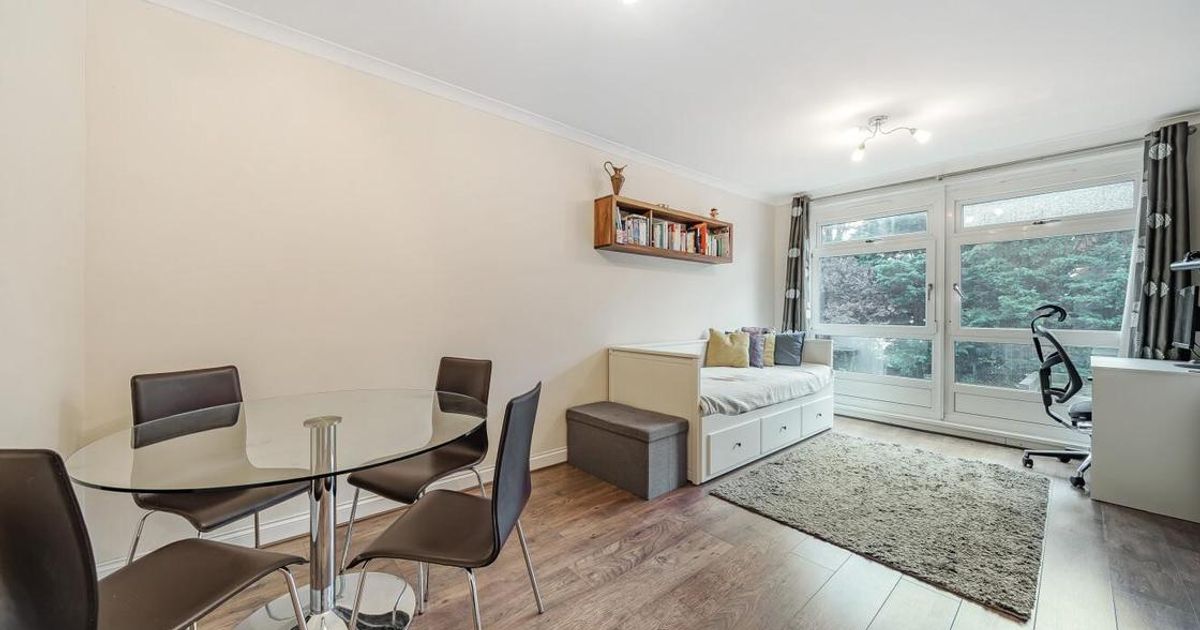 1 bedroom Flat for sale in Arnal Crescent, Southfields SW18 (For sale