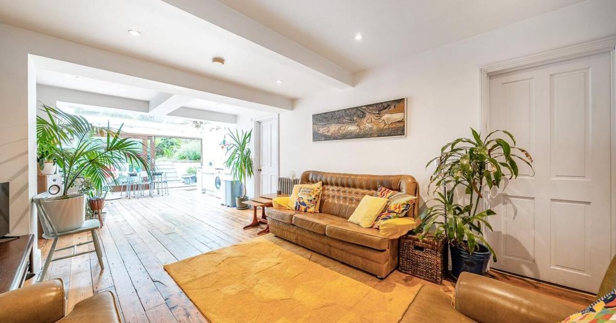 2 bedroom Flat for sale in Lewin Road, Streatham SW16 (For sale) KFH