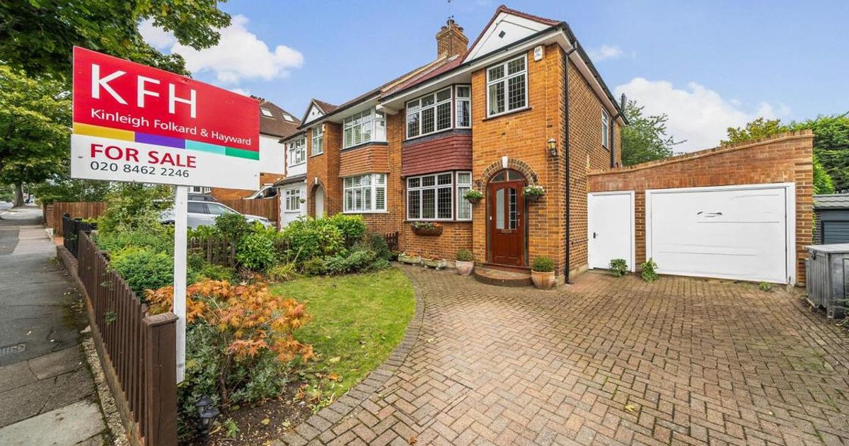 3 bedroom House for sale in Chatham Avenue, Hayes BR2 (For sale) KFH